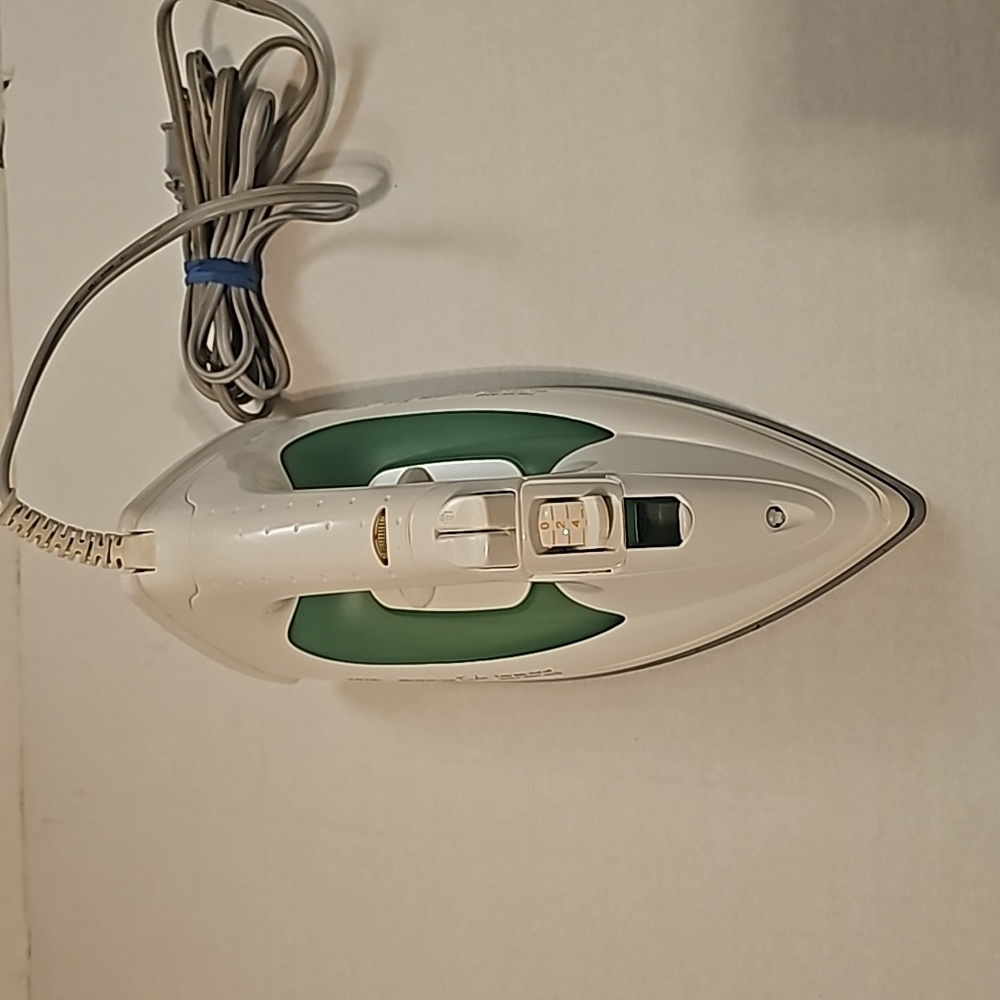 T-FAL IRON - Picture 7 of 16